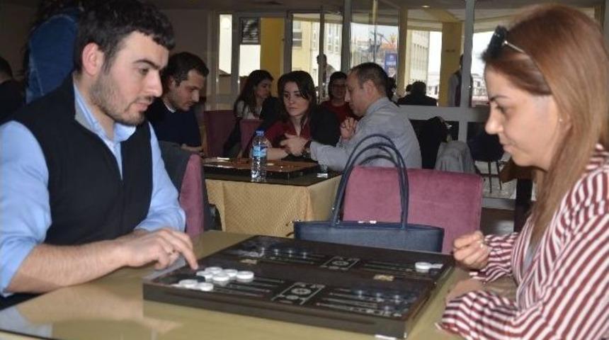 Avukatlar Tavlada Yarışıyor