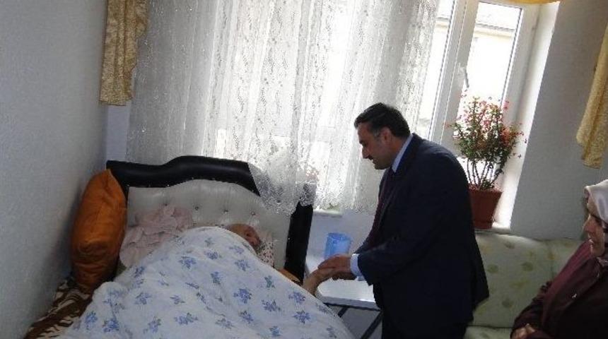 Cabbar, Yaşlıları Ziyaret Etti