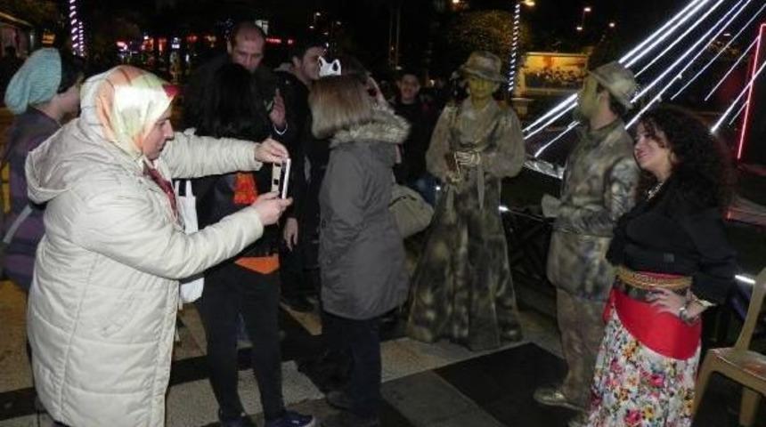 Sokak Tiyatrocuları, Sokakta Destek Istedi