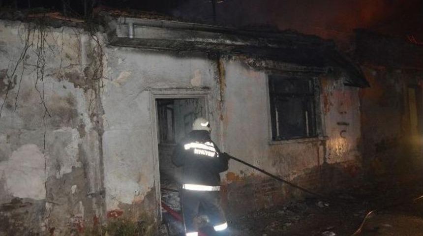 Tinercilerin Kaldığı Metruk Binada Korkutan Yangın