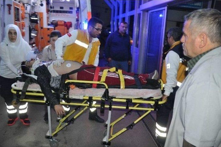 Otomobil Direğe Çarptı:1 Ölü, 1 Yaralı G2