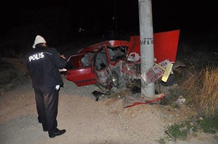 Otomobil Direğe Çarptı:1 Ölü, 1 Yaralı G5