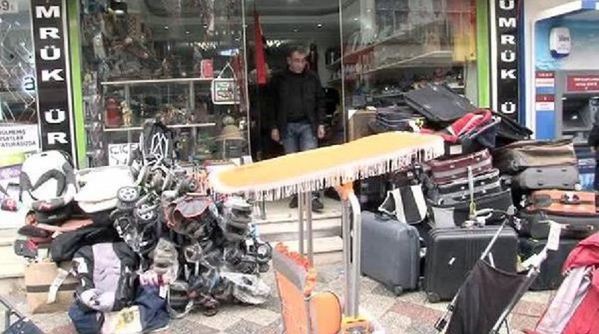 Havalimanlarında Unutulan &Uuml;r&uuml;nler Kapışılıyor