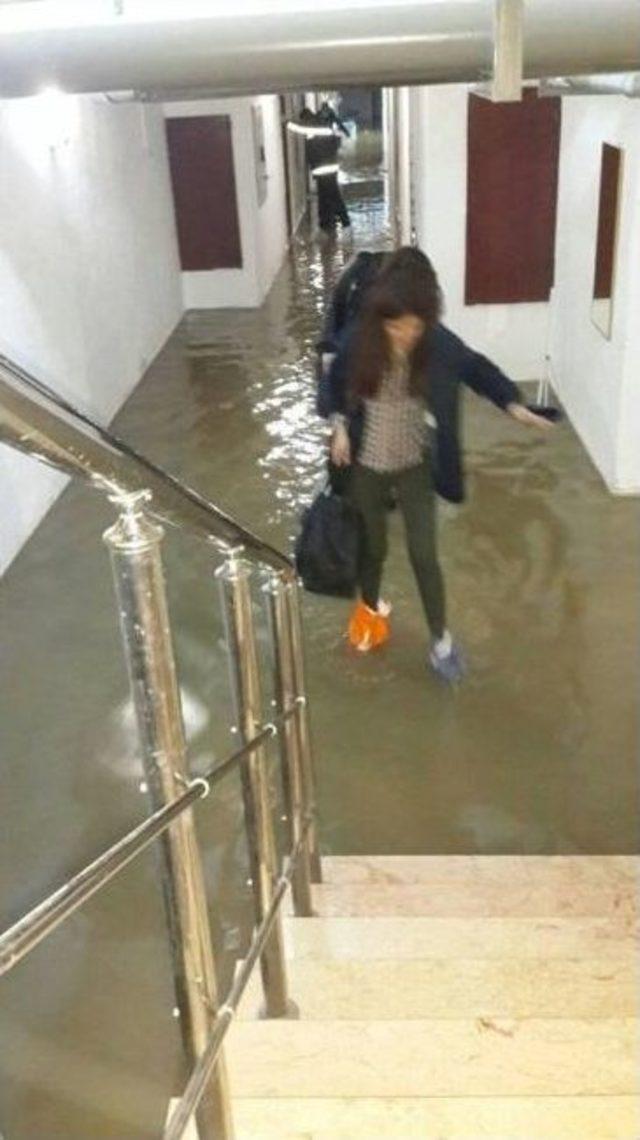Kyk Afyonkarahisar Çiğiltepe Kız Öğrenci Yurdunda Sel Baskını