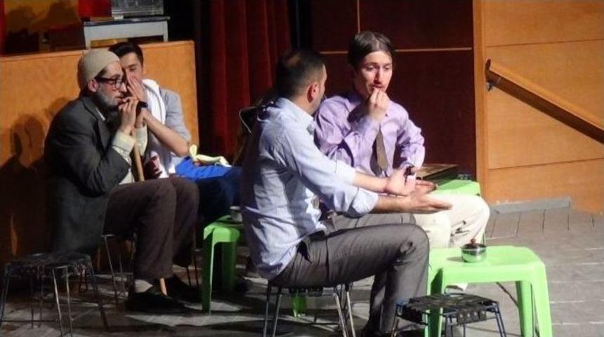 Gen&ccedil;lik Merkezinden Tiyatro Oyunu