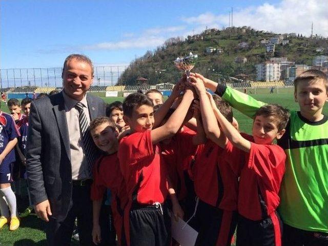 Rize’de Küçükler Ve Yıldızlar Futbol İl Biriciliği Sona Erdi