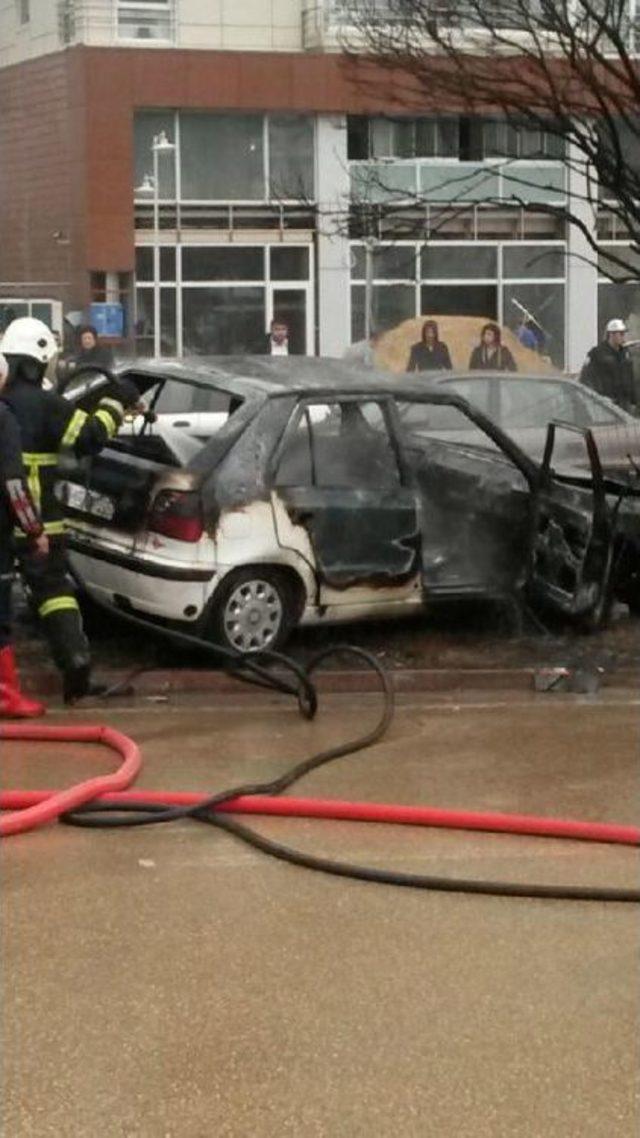 Lpg'li Otomobil Seyir Halindeyken Alev Alıp Yandı
