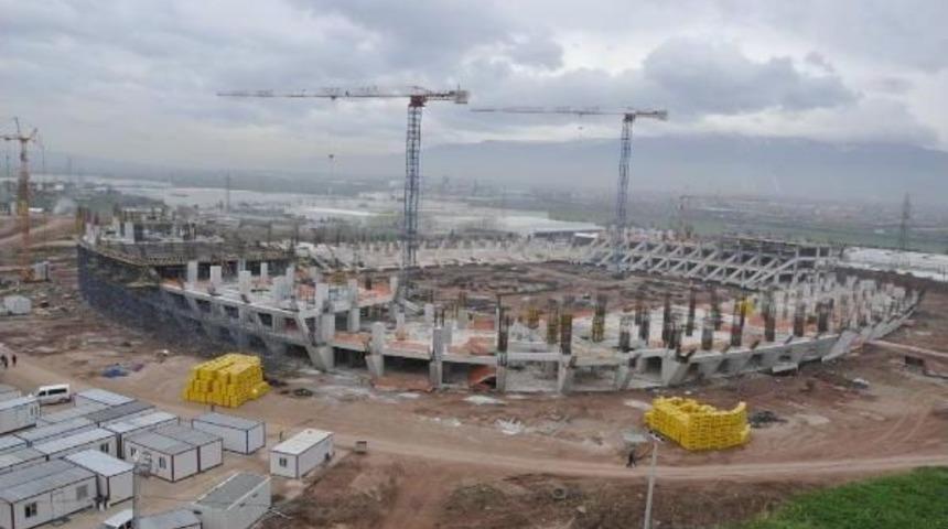 Kocaeli'de Yeni Stad Inşaatındaki Iş&ccedil;iler Iş Bıraktı