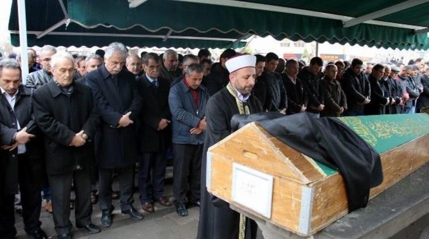 Greyderin Altında Kalarak Hayatını Kaybeden İş&ccedil;i Defnedildi