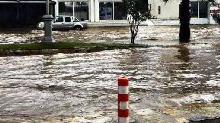 Bodrumlular G&uuml;ne Yağmur Ve Doluyla Uyandı