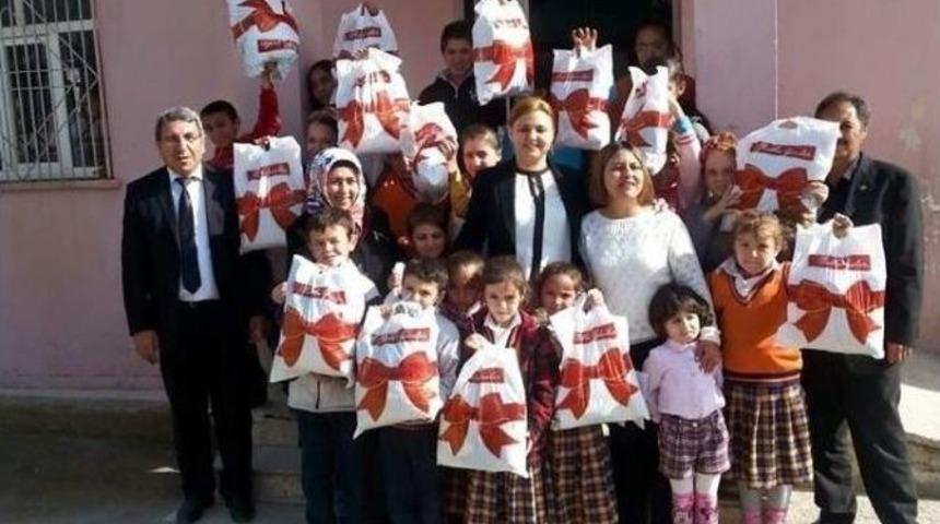 G&ouml;lbaşı Togem İhtiya&ccedil; Sahibi &Ouml;ğrencileri Giydirdi