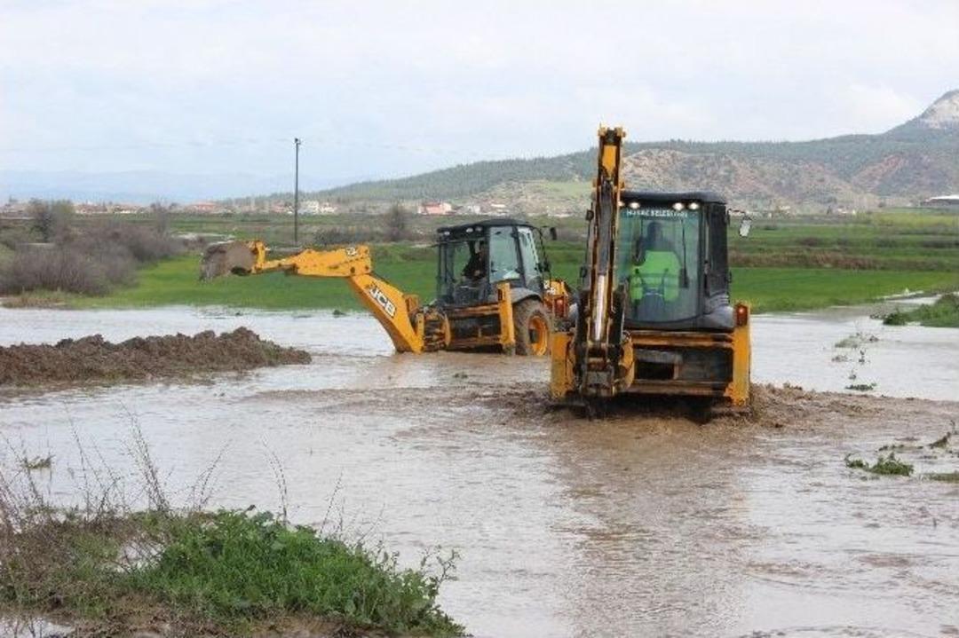Denizli&rsquo;de Sel Tarım Arazilerini Su Altında Bıraktı