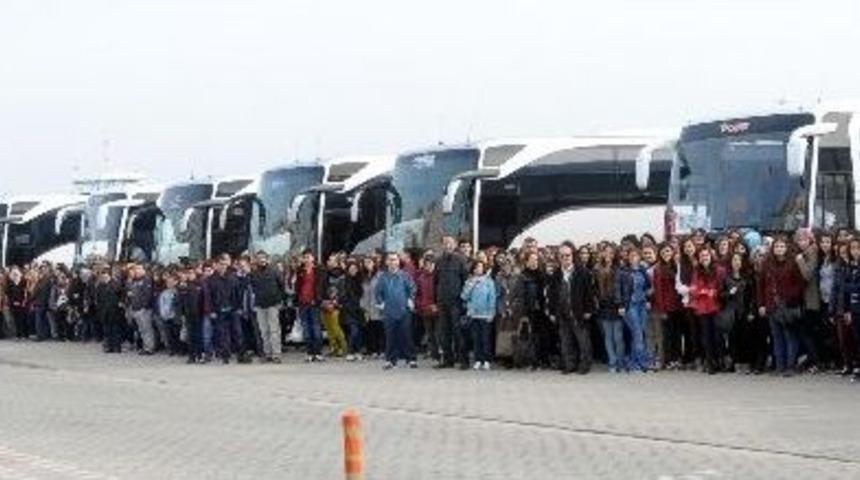 Karacabeyli &Ouml;ğrenciler &Ccedil;anakkale&rsquo;deki Tarihi Mekanları Gezdi