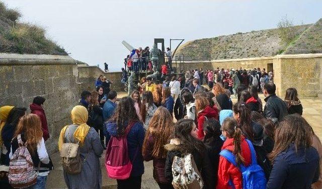 Karacabeyli Öğrenciler Çanakkale’deki Tarihi Mekanları Gezdi