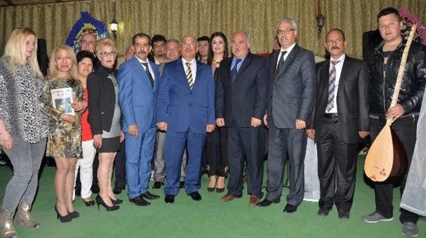 Başkan Kocamaz, Şiirlerini Okudu