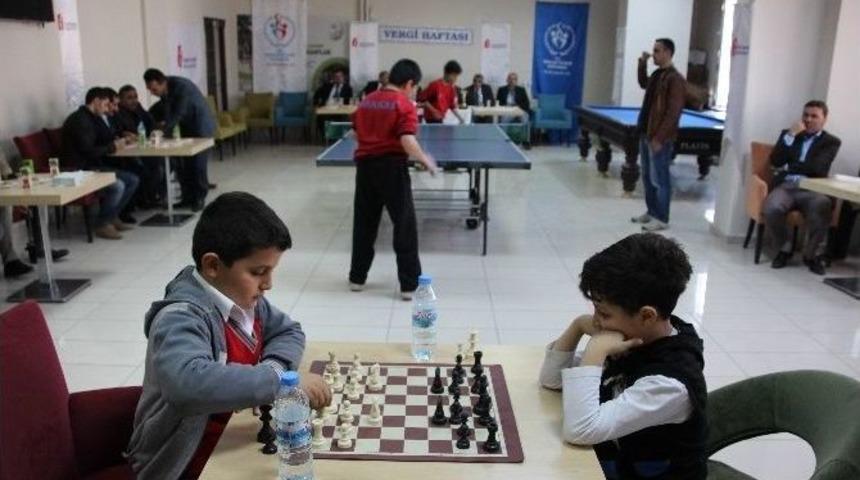 Hakkari&rsquo;de Masa Tenisi Ve Satran&ccedil; Turnuvası