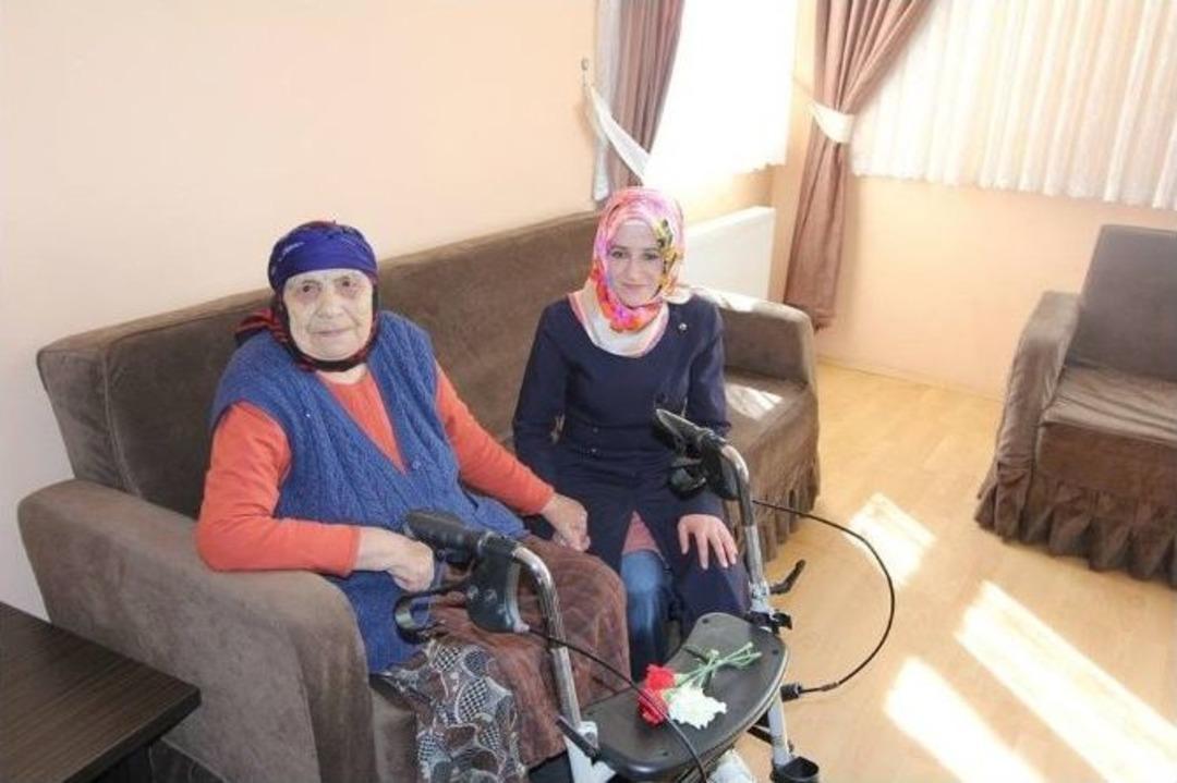 Bayburt Ak Parti Gen&ccedil;lik Kollarından Huzurevi Ziyareti