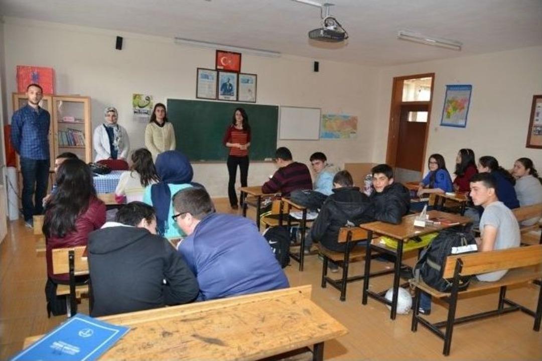 Melikgazi Gen&ccedil;lik Meclisi &Uuml;yeleri &ldquo;hayalindeki Mesleği Bir Bilene Sor&rdquo; S&ouml;yleşilerinde