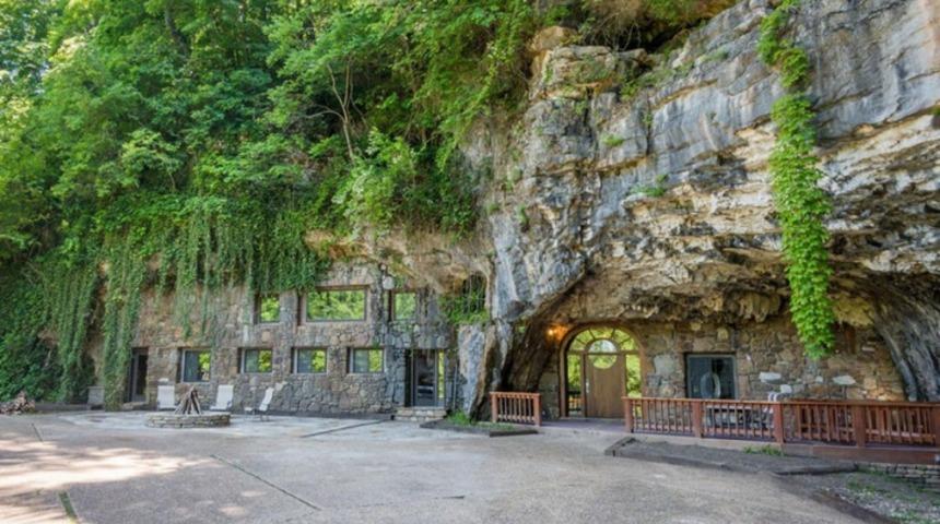 D&uuml;nyanın en l&uuml;ks mağarası satışa &ccedil;ıktı!