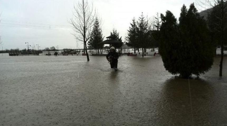 Seydişehir&rsquo;de Kuğulu Park&rsquo;ı Su Bastı