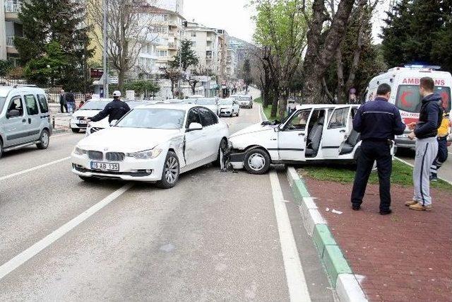 Hastane Dönüşü Feci Kaza: 2 Yaralı