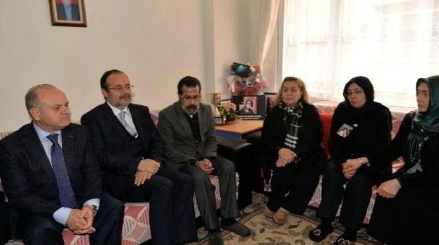 G&ouml;rmez, &Ouml;zgecan Aslan'ın Babasına &lsquo;İyilik &Ouml;d&uuml;l&uuml;' Verdi