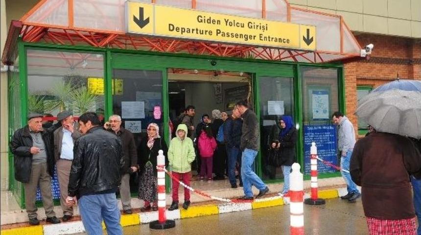 Sezonun İlk U&ccedil;ağı Havalimanına İniş Yapamadı
