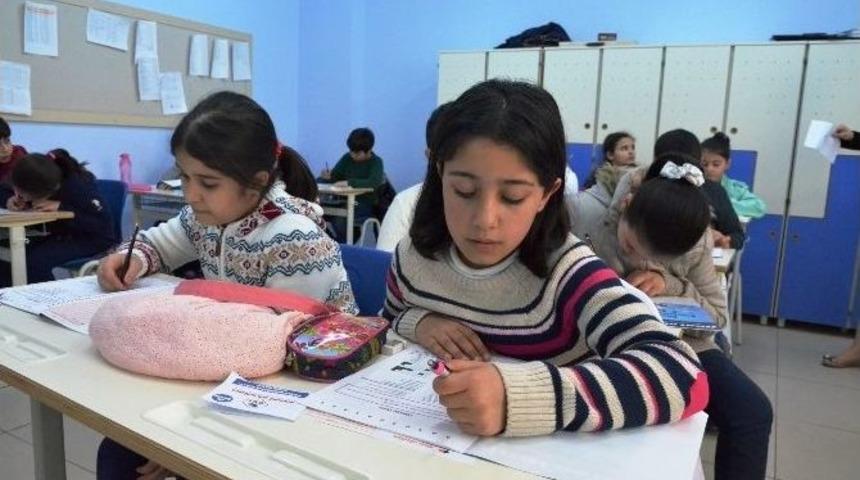 Final Okullarında Sınav İzdihamı