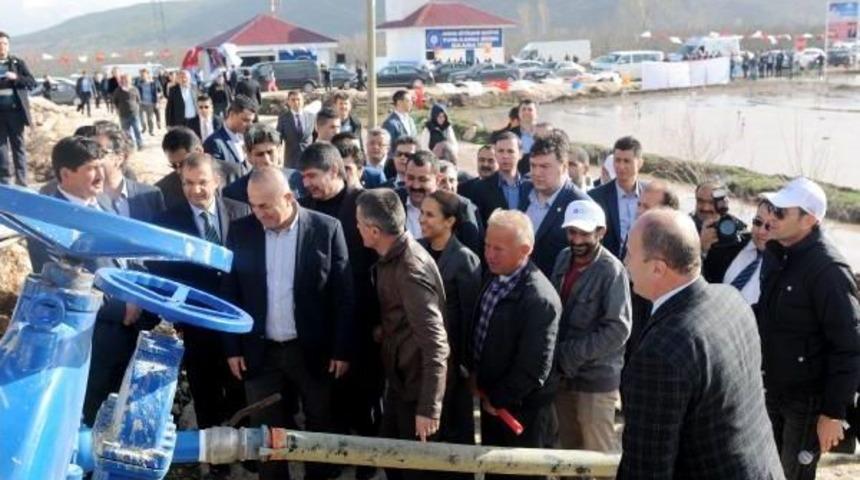 Bakan &Ccedil;avuşoğlu, Sular Altındaki Elmalı'da Sulama Sistemi A&ccedil;tı