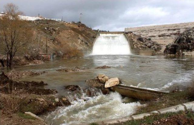 Aralıksız Yağmur Burdur'da Sele Neden Oldu