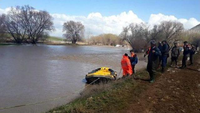 Aralıksız Yağmur Burdur'da Sele Neden Oldu