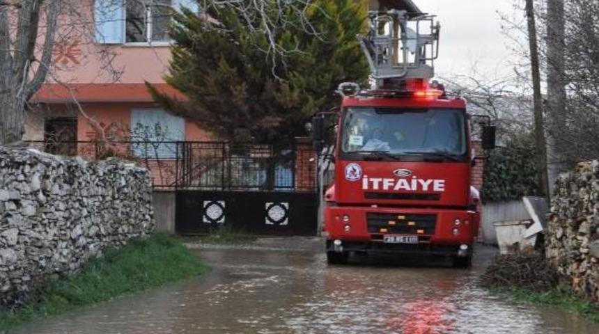 Denizli'de Dereler Taştı, Evleri Su Bastı, Tarım Arazileri Zarar G&ouml;rd&uuml; (3)