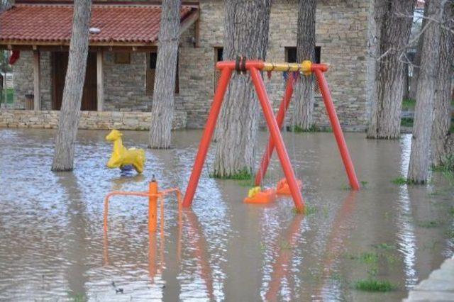 Denizli'de Dereler Taştı, Evleri Su Bastı, Tarım Arazileri Zarar Gördü (3)