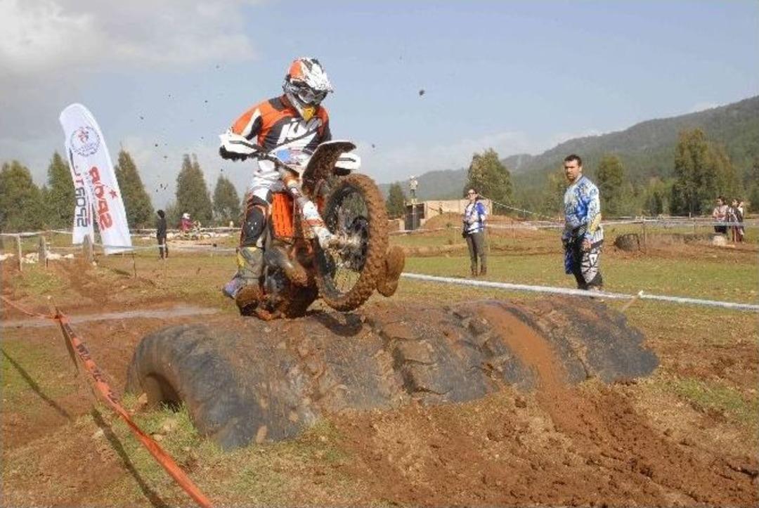 Motosiklet&ccedil;iler Fethiye&rsquo;de &Ccedil;amurla Savaştı