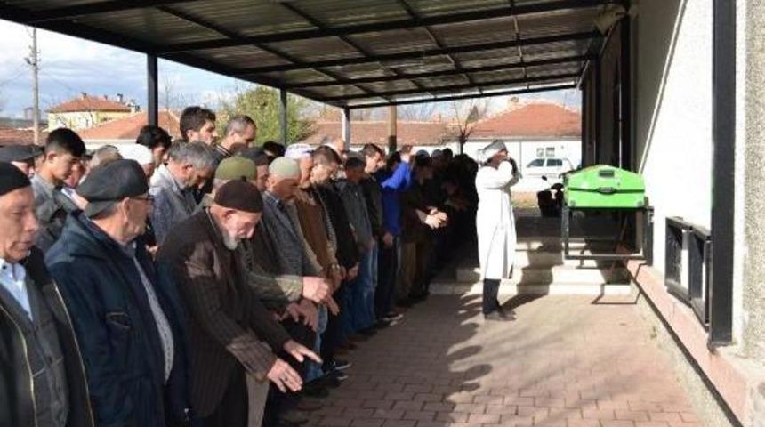 Kazada &Ouml;len &Uuml;niversiteli G&ouml;zyaşları Arasında Toprağa Verildi