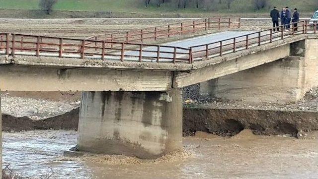 Başkent’te Baraj Köprüsünde Çatlaklar Oluştu