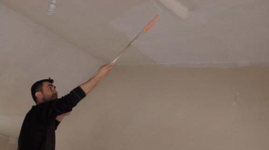 &Uuml;niversite &Ouml;ğrencileri K&ouml;y Okullarını Boyadı