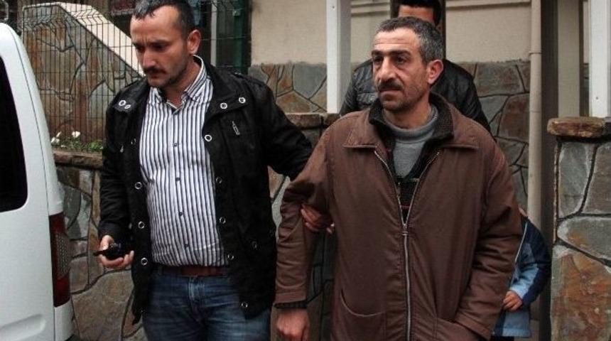 Suriyeli Yetim &Ccedil;ocuğa Mendil Sattırıp Parasını Aldı