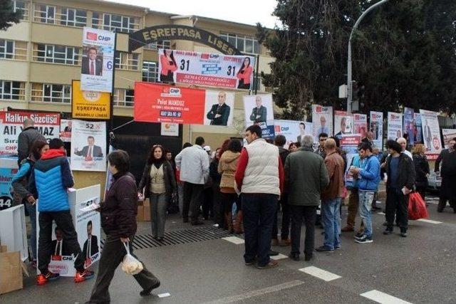 İzmir’de Ön Seçim Başladı