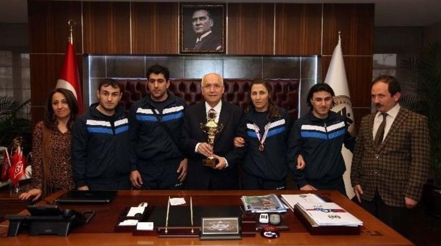 G&ouml;rme Engelli Sporculardan Başkan Yaşar&rsquo;a Ziyaret