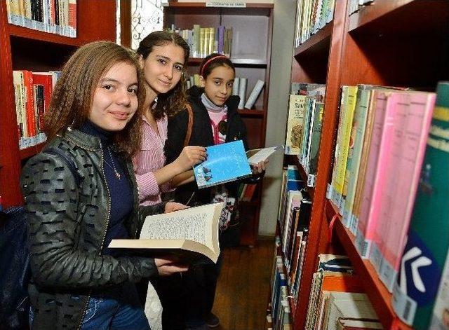 İzmir’de Kitap Zamanı