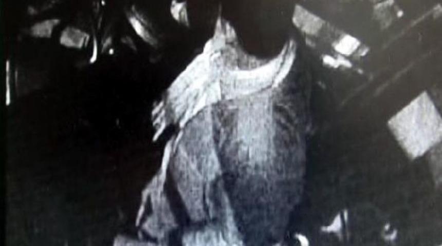 Halk Otob&uuml;s&uuml;ndeki Hırsızlık G&uuml;venlik Kamerasında