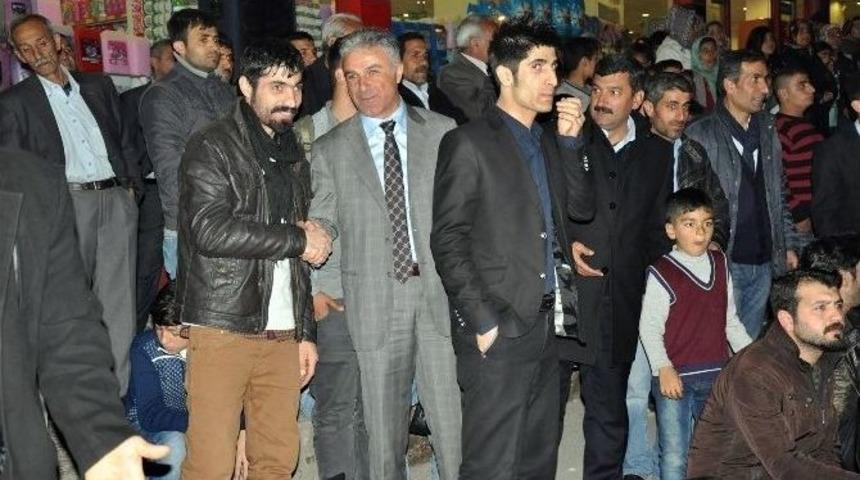 Hdp&rsquo;li Milletvekili Aday Adayı Demirci, D&uuml;nya Tiyatro G&uuml;n&uuml;&rsquo;n&uuml; Kutladı