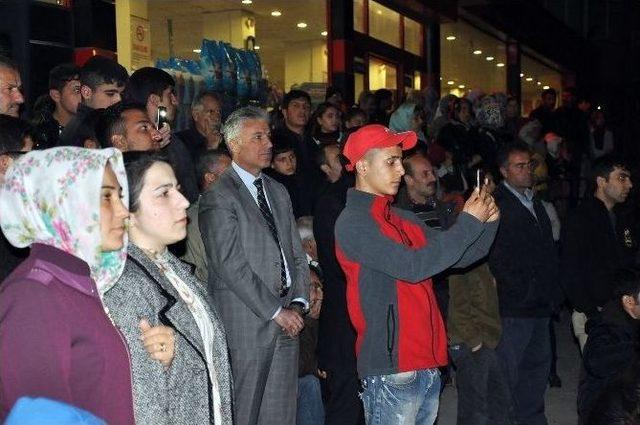 Hdp’li Milletvekili Aday Adayı Demirci, Dünya Tiyatro Günü’nü Kutladı