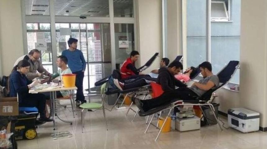 İlim Yayma Cemiyeti Yurdu &Ouml;ğrencilerinden Kan Bağışı