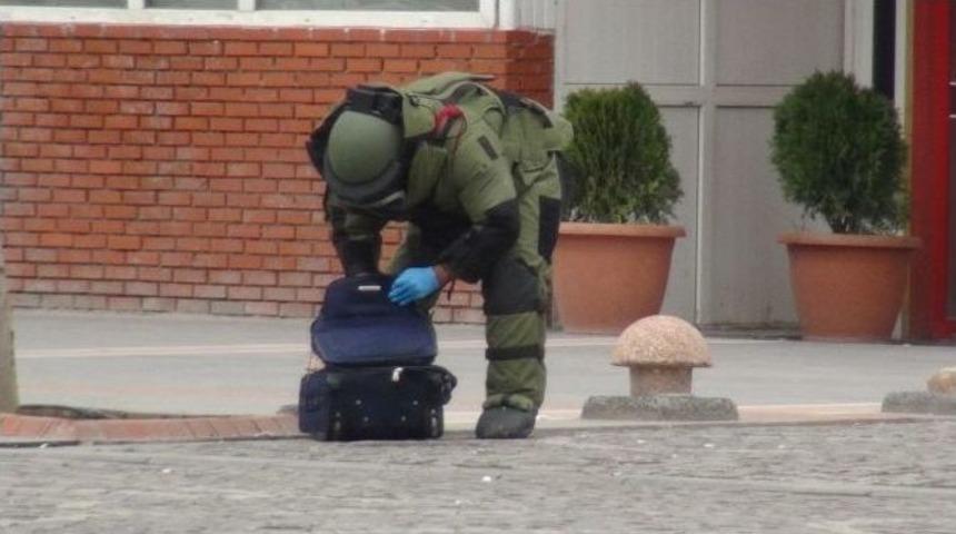 Batman Valiliği &Ouml;n&uuml;nde Ş&uuml;pheli &Ccedil;anta Polisi Harekete Ge&ccedil;irdi