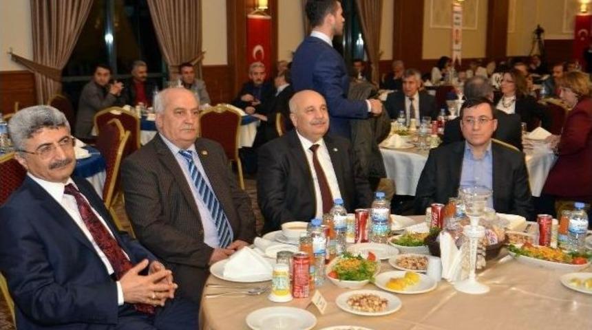 Anadolu Basın Birliği’nden Rektör Gönüllü’ye Başarı Ödülü