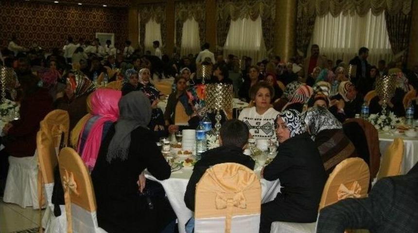 Bakan Eker, Ak Partililer İle Yemekte Buluştu