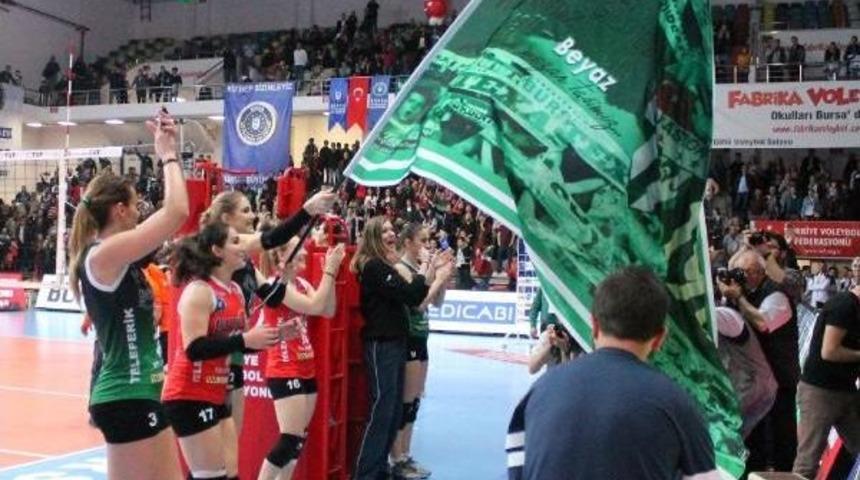 Bursa B&uuml;y&uuml;kşehir Belediyespor Altın Setle Finalde