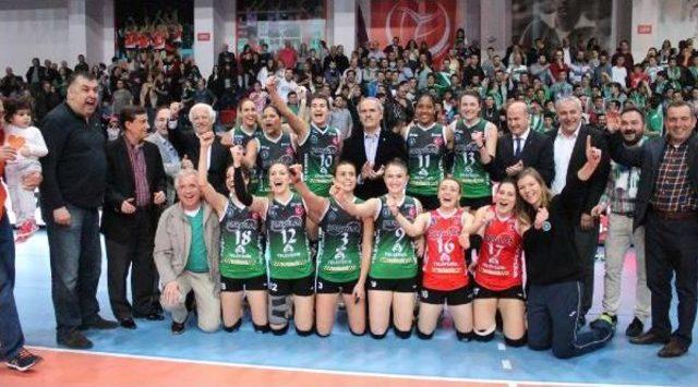 Bursa Büyükşehir Belediyespor Altın Setle Finalde